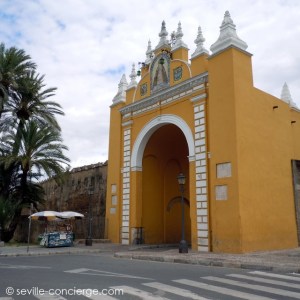 macarena arch and wall