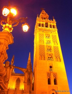 giralda tower at night
